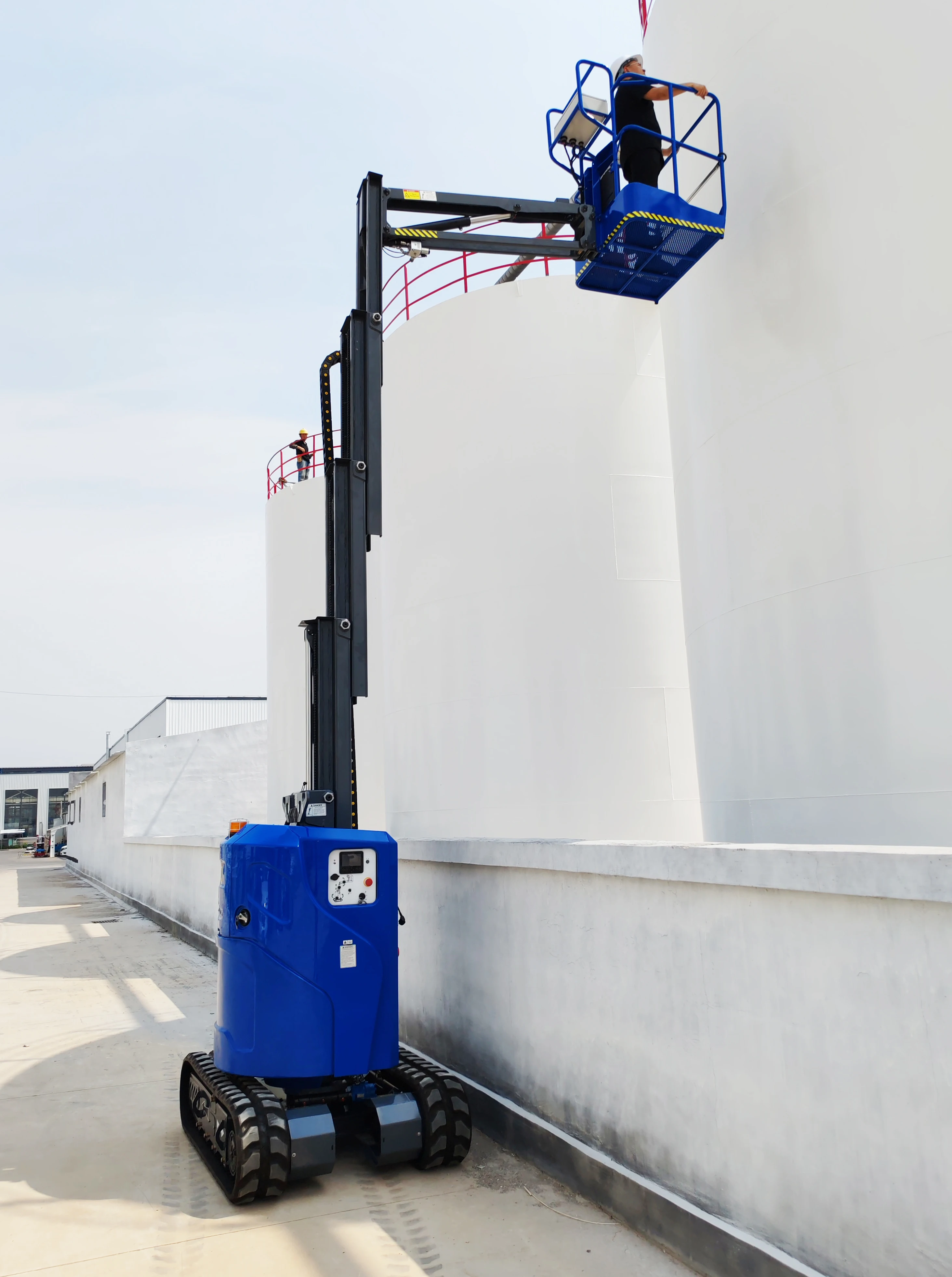 LMC8T Tracked Compact Articulated Boom Lift
